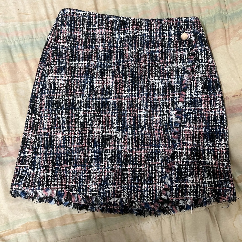 Loft patterned skirt with side button